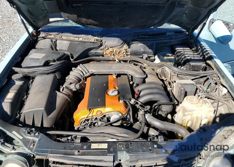 1996 Mercedes-Benz E 320 z USA, uszkodzony, nr VIN WDBJF55F2TJ013035